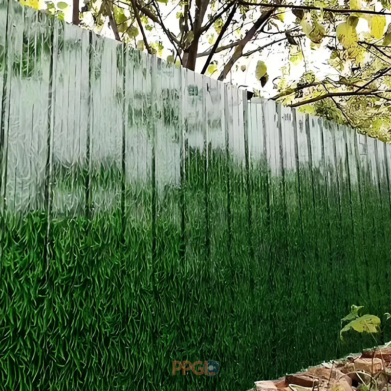 Green grass pattern printed PPGI fencing sheet installed outdoors