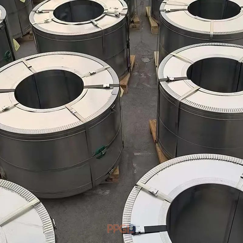 Vertical eye-to-sky export packaging for steel coils placed on wooden pallets.